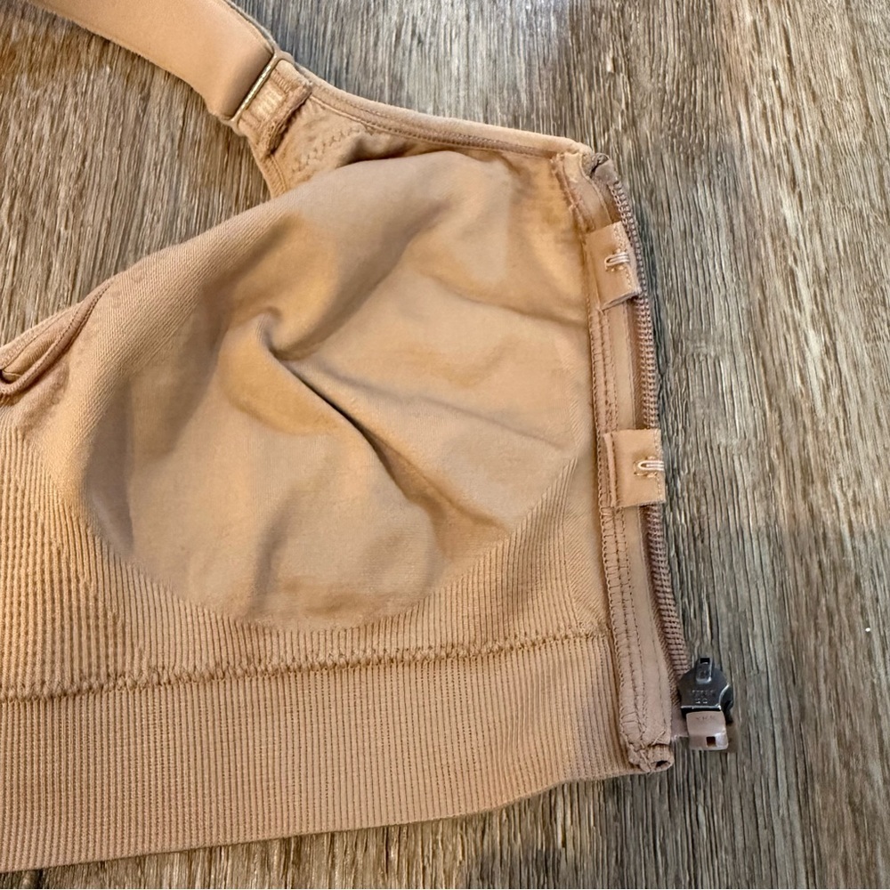 SHEFIT Lounge Bra Luxe Beige Front Zip Sports Bra Wireless Comfort Active - Picture 4 of 8